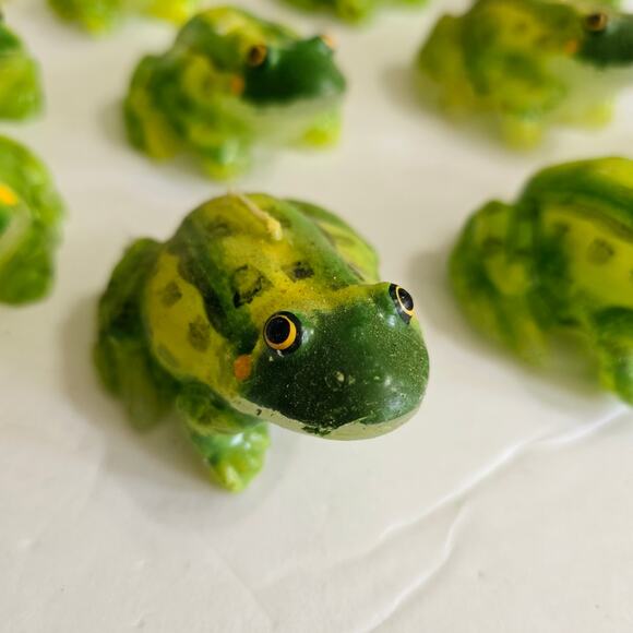 Lillian Vernon Frog Floating Candles Decorative Green Yellow Set of 12 - Picture 6 of 9